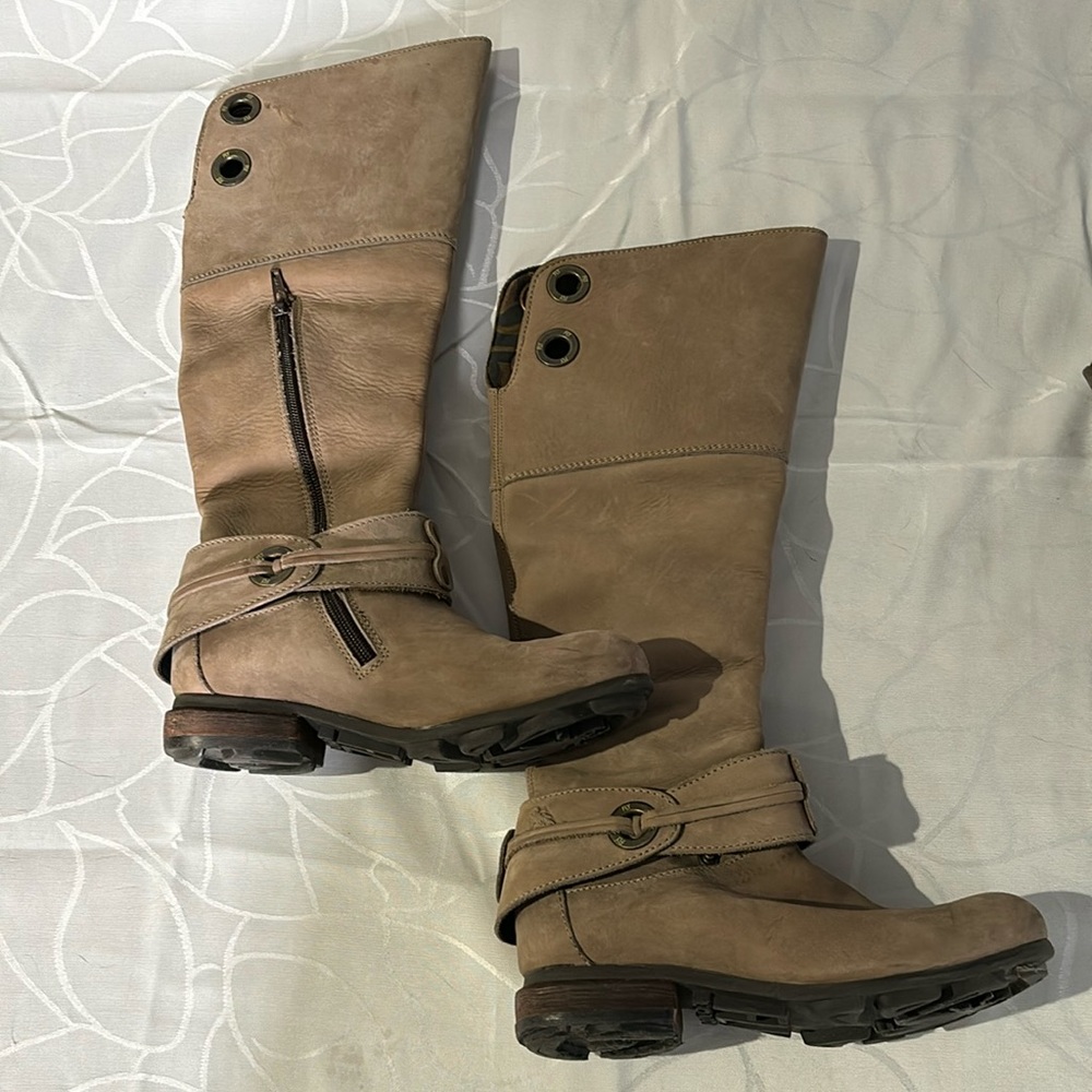 Fly London stylish boot size 6 (36)